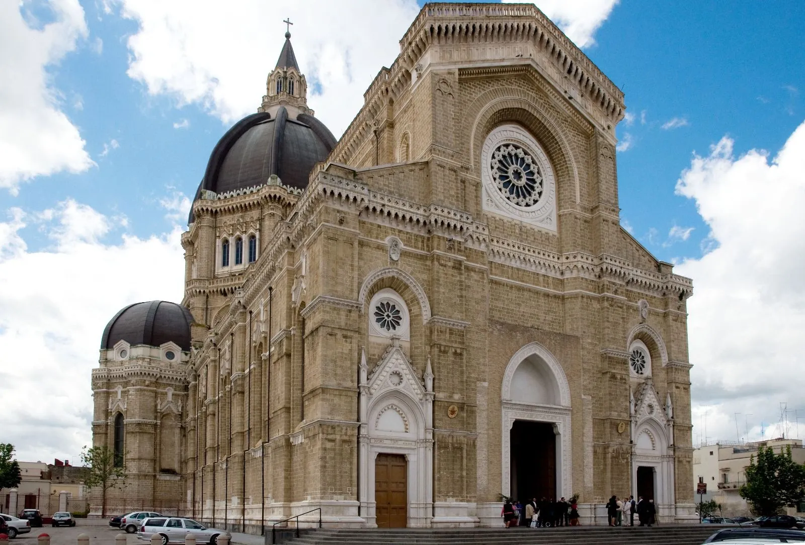 Home Cattedrale di Cerignola, facciata